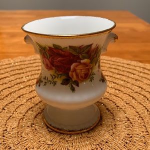 Old Country Roses Royal Albert LTD 1962 Bone China - England, Mini Vase
